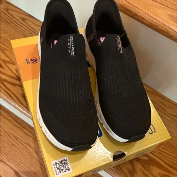 Like NEW! Skechers Black Slip-Ins Glide-Step Pro - Picture 3 of 6
